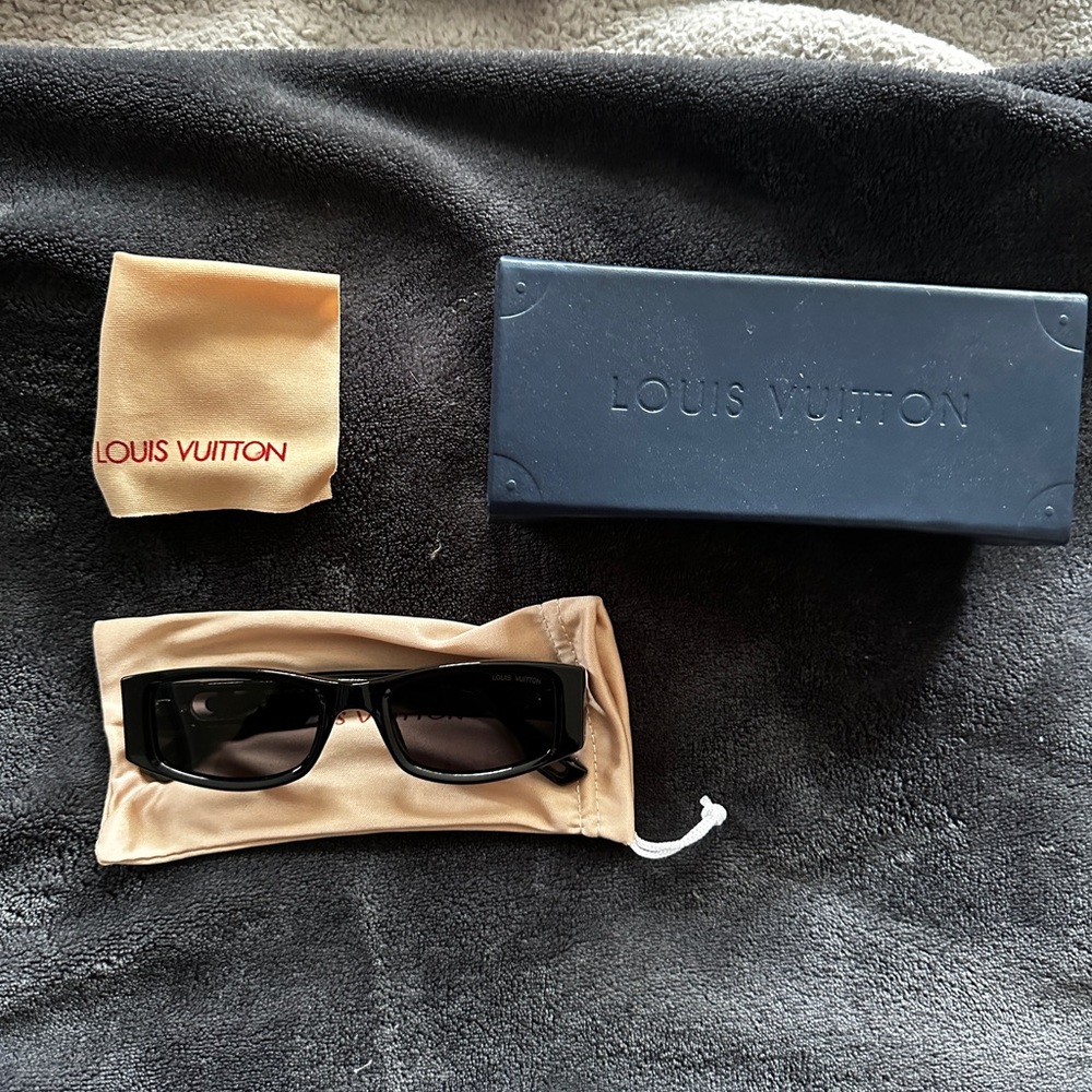 Louis Vuitton Black and Cream Sunglasses with Protective Pouch